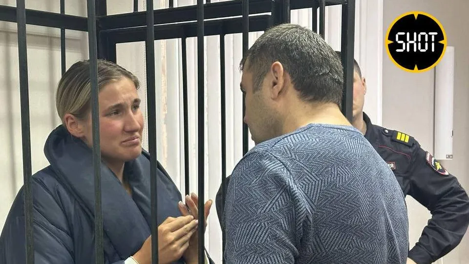 Блогерша из Самары «пощекотала» грудь «Родине‑матери» и поехала в СИЗО