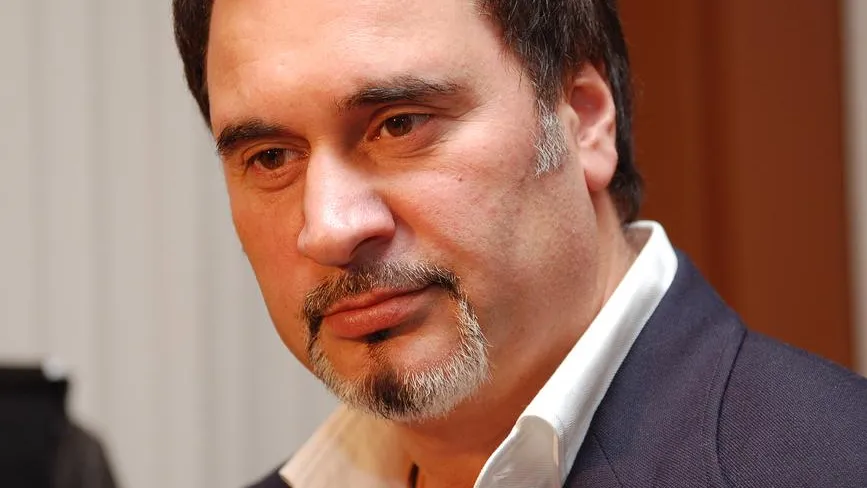 Стало известно, каким роскошным автопарком владеет в России Валерий Меладзе