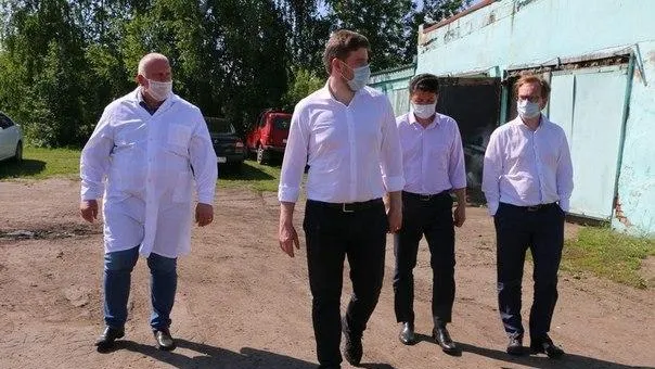 Разин проверил состояние благоустройства территории Серебряных Прудов