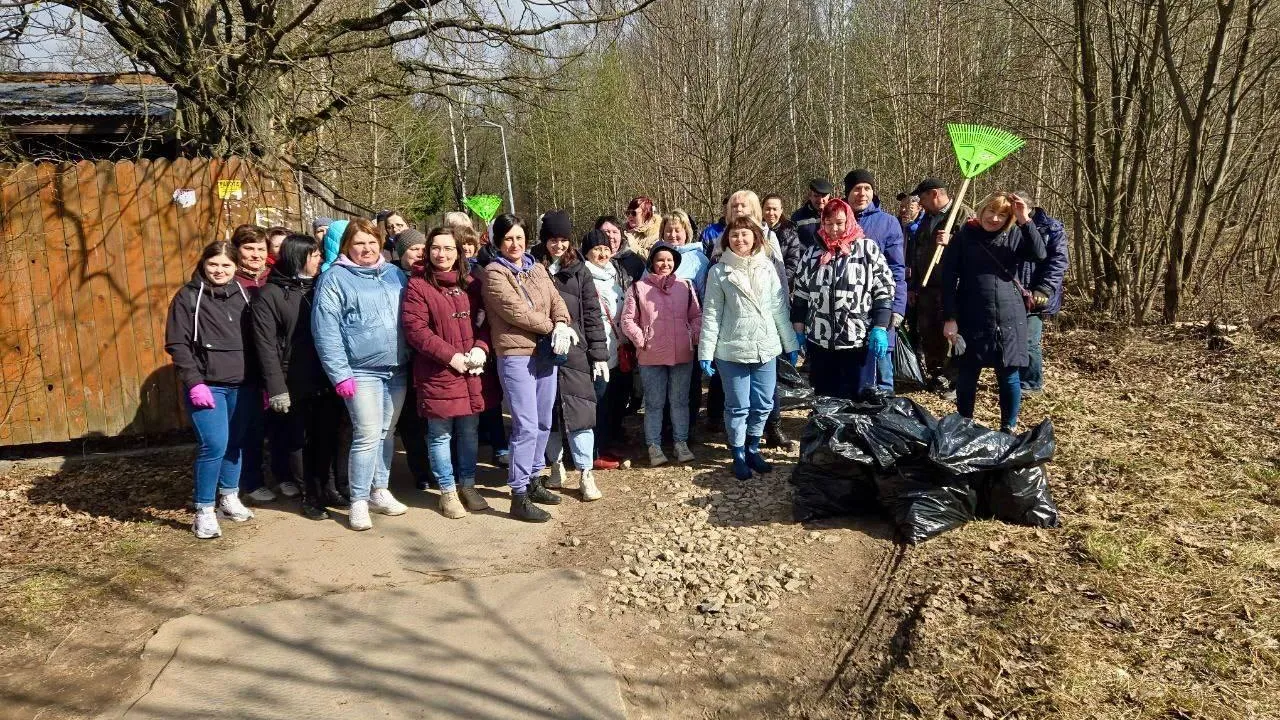 Жители Чехова вышли на второй масштабный субботник в округе