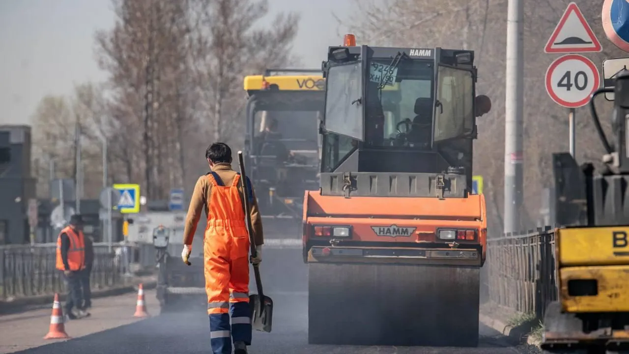 В Подмосковье завершили укладку покрытия на 16 дорогах