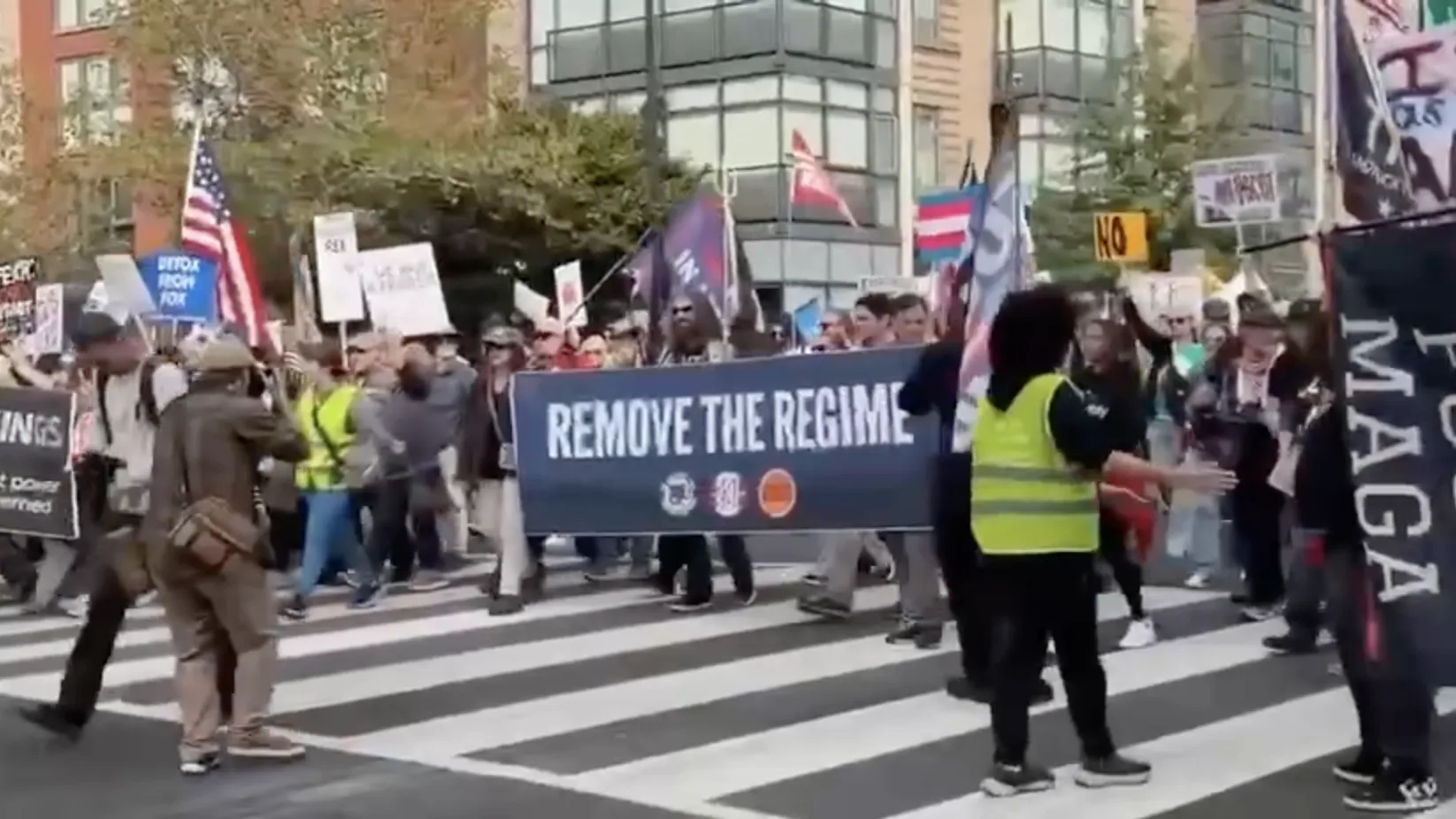 «No Kings»: тысячи жителей Нью-Йорка вышли на протесты против Трампа