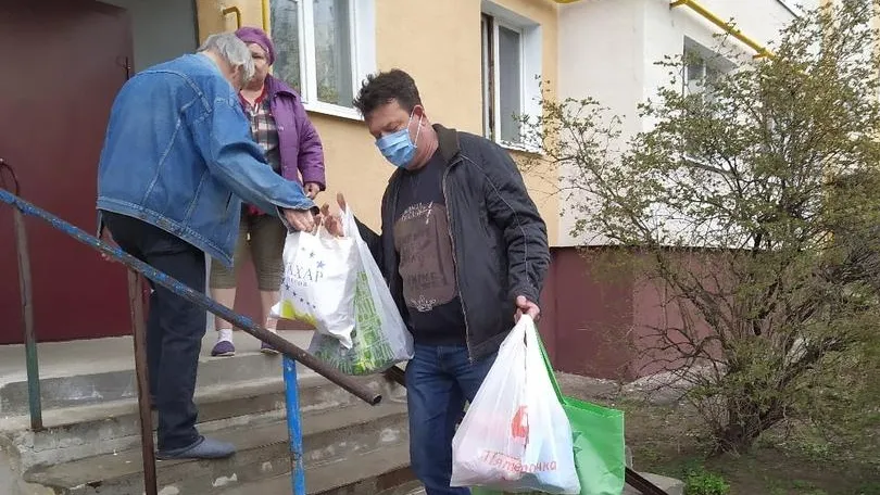 Волонтеры молодежного центра Подольска продолжают доставлять лекарства одиноким жителям