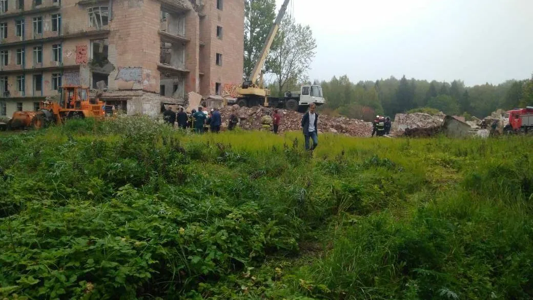 Убрано уже 340 кубометров завалов на месте обрушения здания в Подмосковье