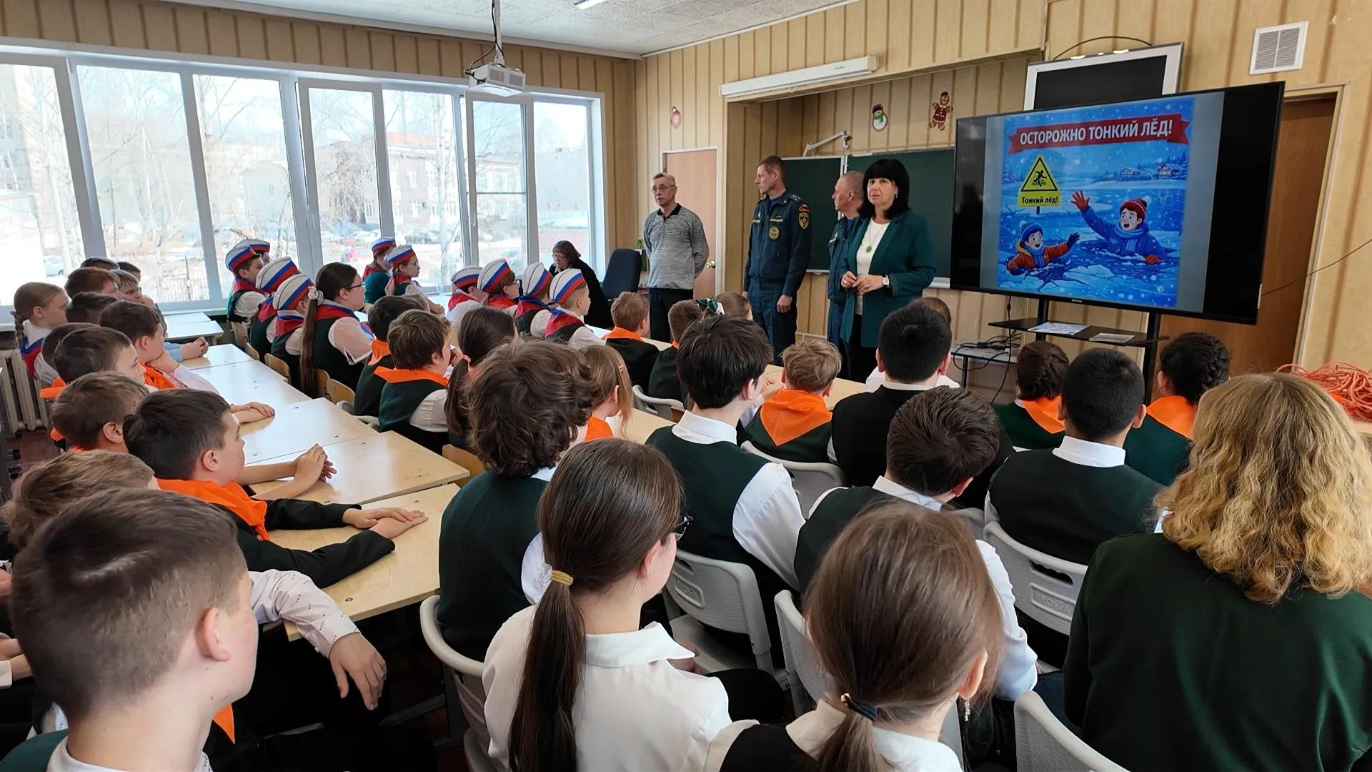 Сотрудники МЧС провели урок безопасности для школьников Клина