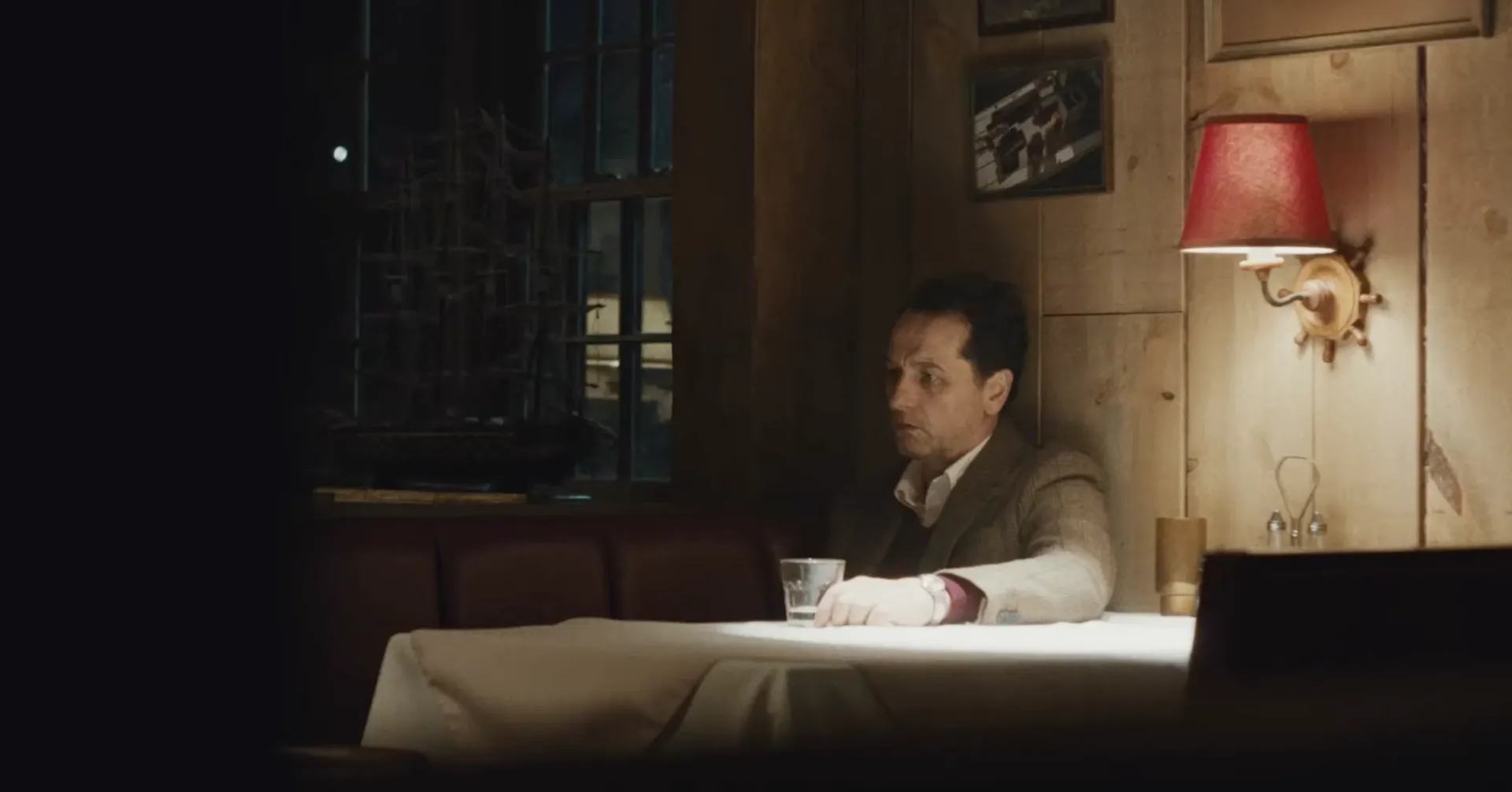 Кадр из сериала «Бухта вдов» (Widow’s Bay)