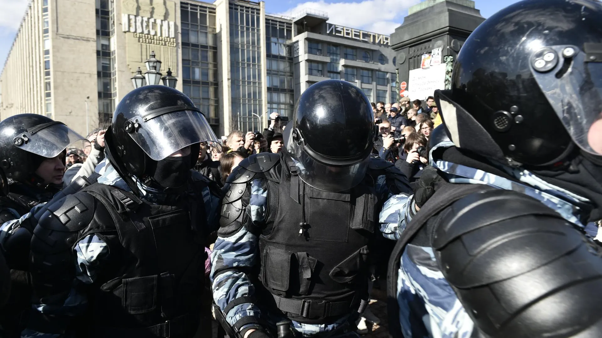 Baza: cпецполки полиции Москвы подняты по тревоге из‑за возможных митингов