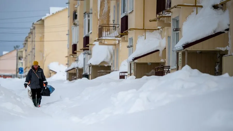 Сугробы до второго этажа и пещеры из снега: Камчатку накрыла непогода