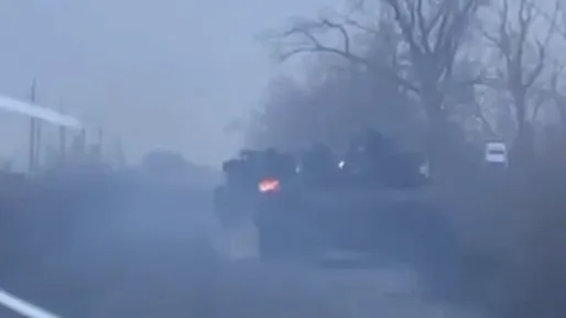 Появилось видео с горящими танками ВСУ, спасающимися после боя в Авдеевке