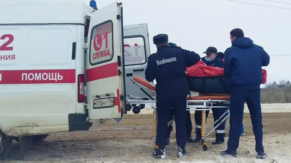 В Подольске спасатели вынесли из леса замерзающего мужчину