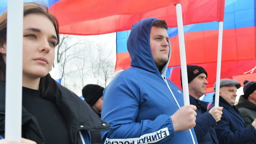 Активисты партии «Единая Россия» в Люберцах провели флешмоб «Za мир!»