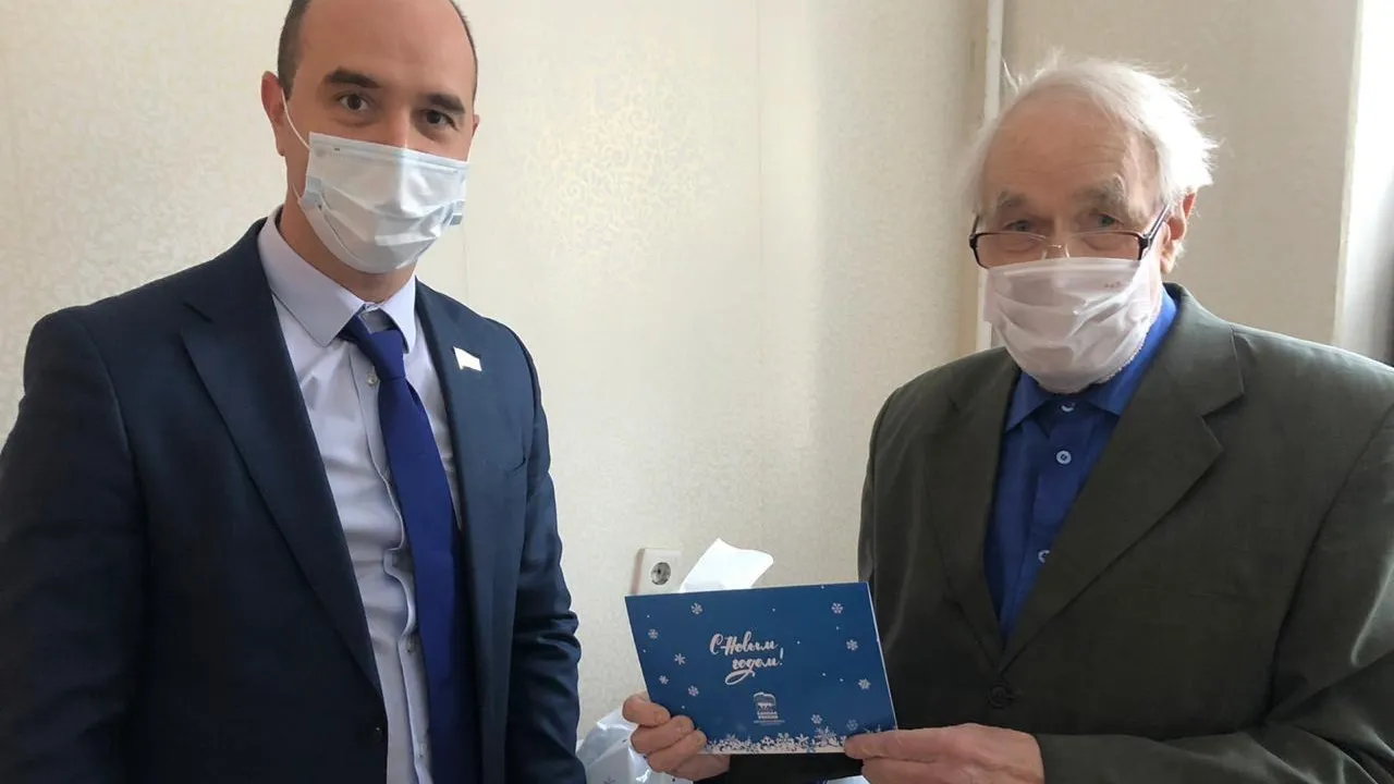 Ветеранам ВОВ из Люберец вручили новогодние подарки