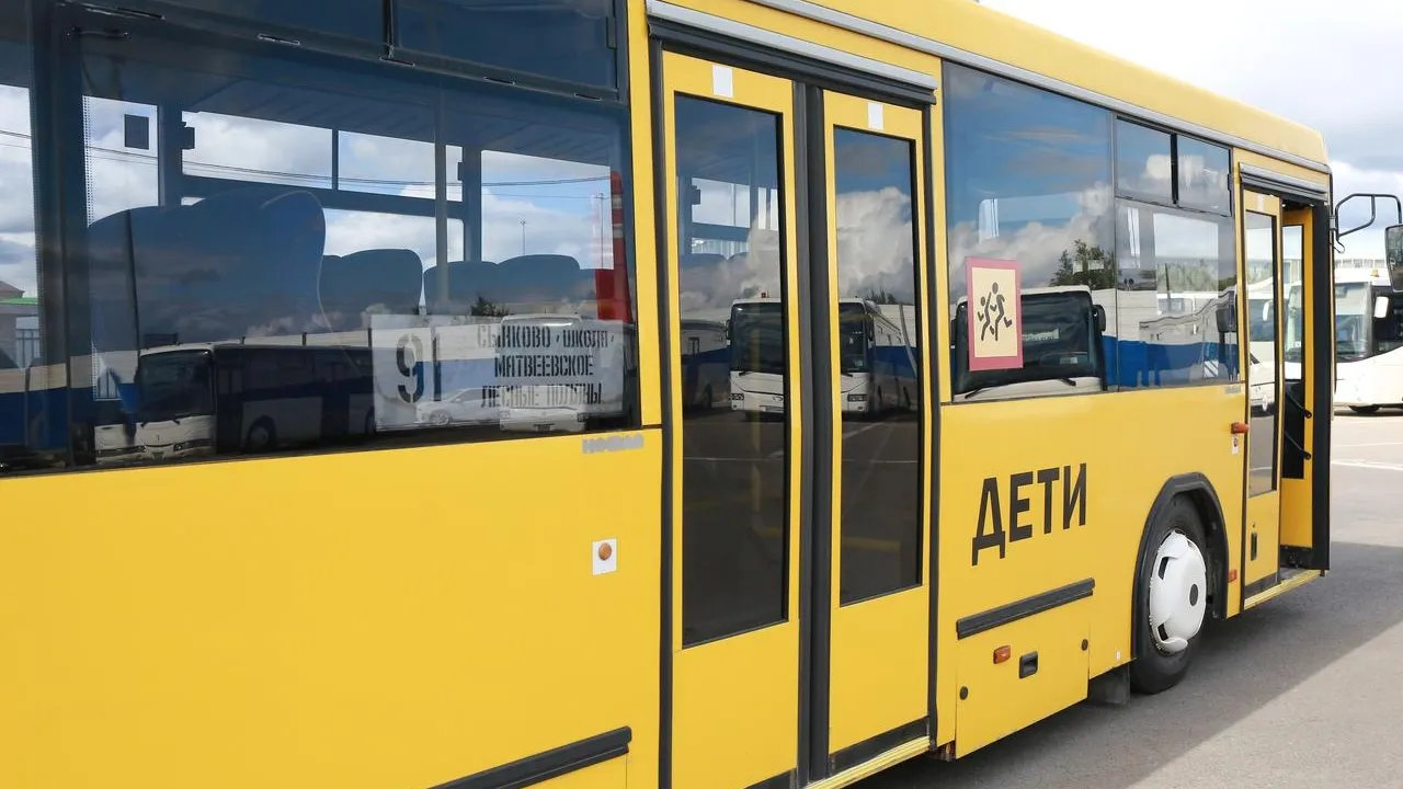 17 школьных автобусов передали в округа Подмосковья