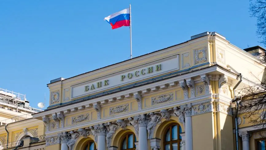 ЦБ замер в ожидании: ставка застынет, а рубль рухнет к юаню