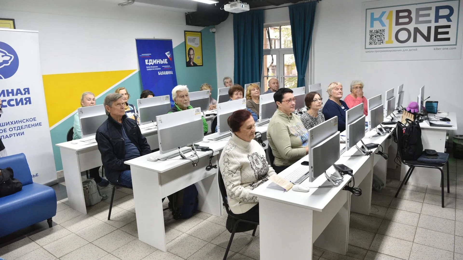 Компьютерные курсы для семей участников СВО и активных долголетов запустили в Балашихе