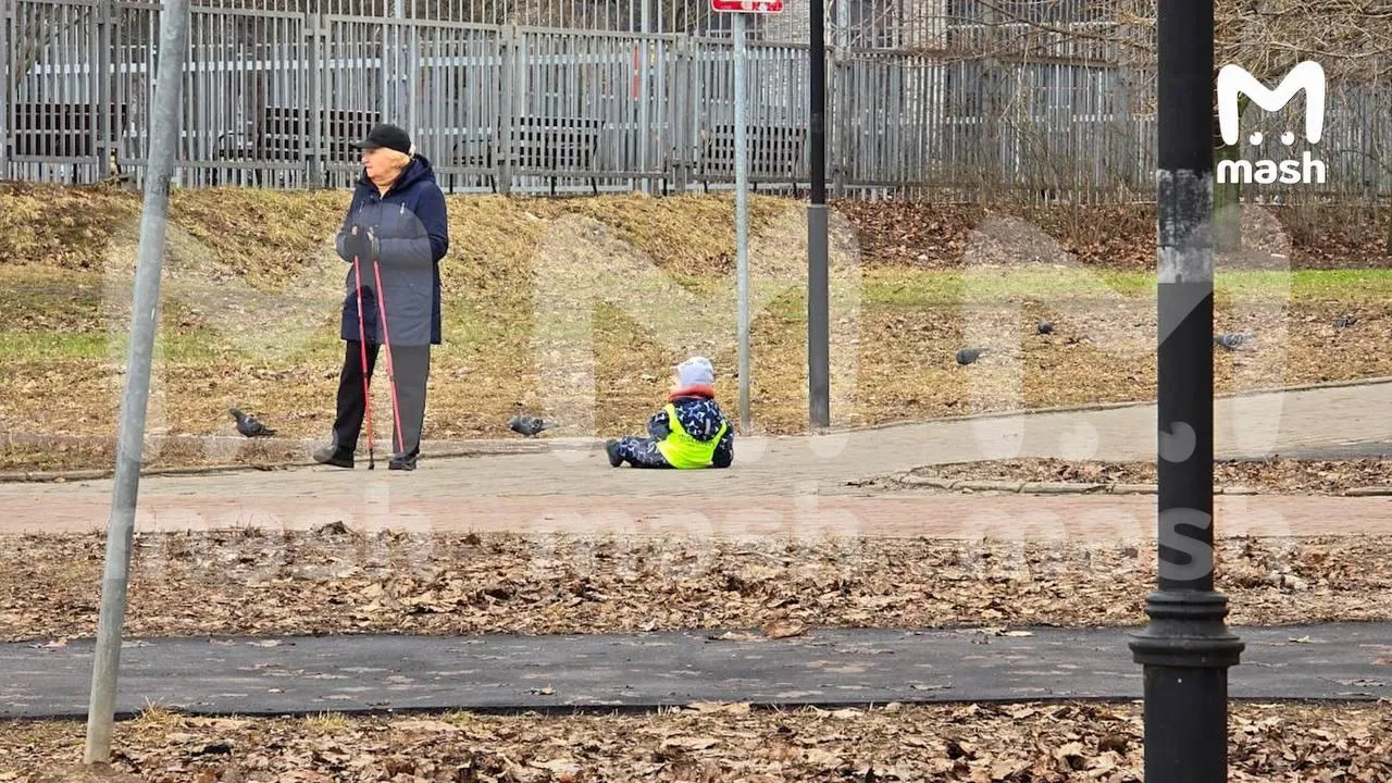 Темнокожие воспитательницы забыли ребенка во время прогулки в Москве