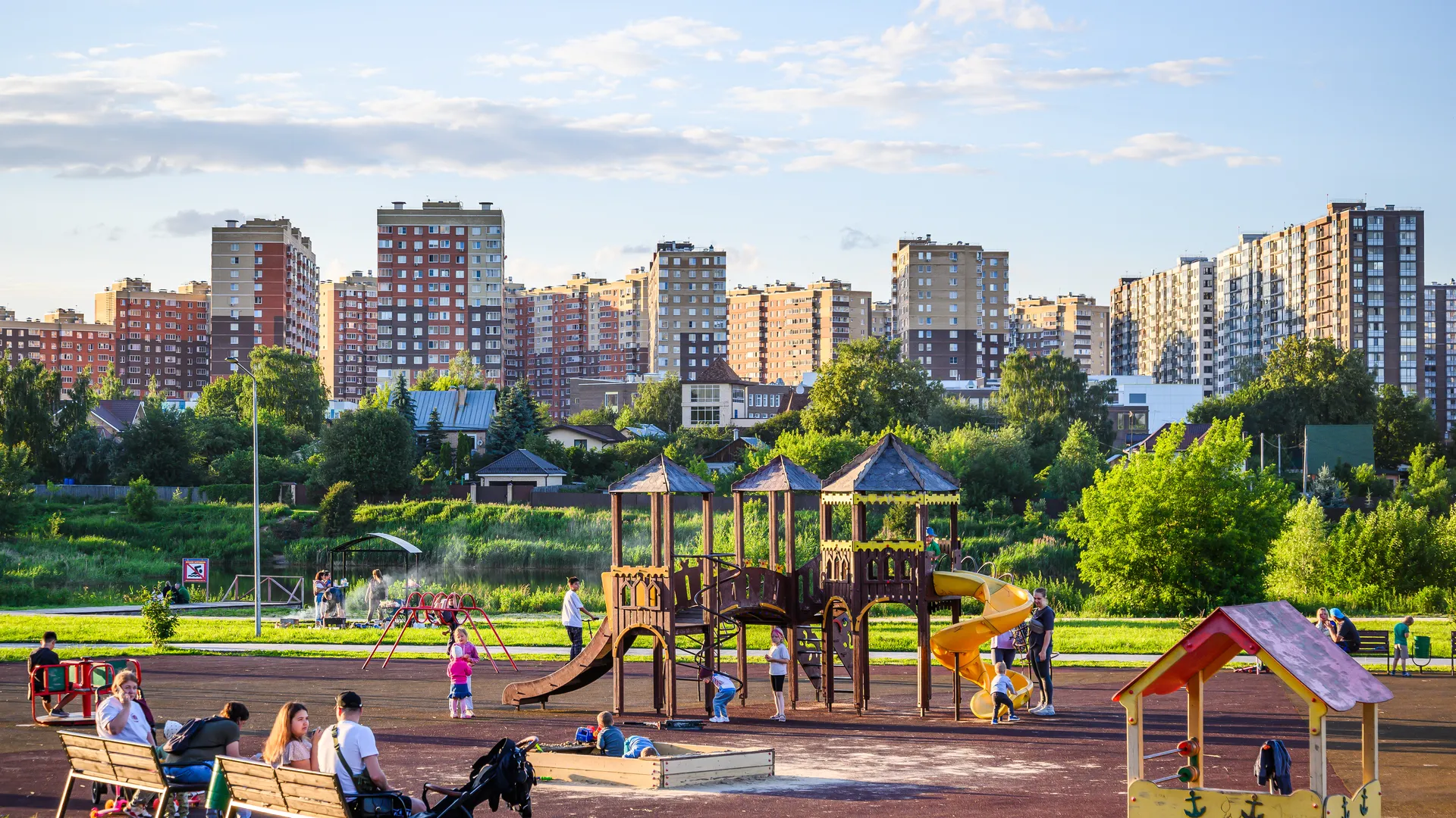 15 новых детских игровых городков установили в Химках