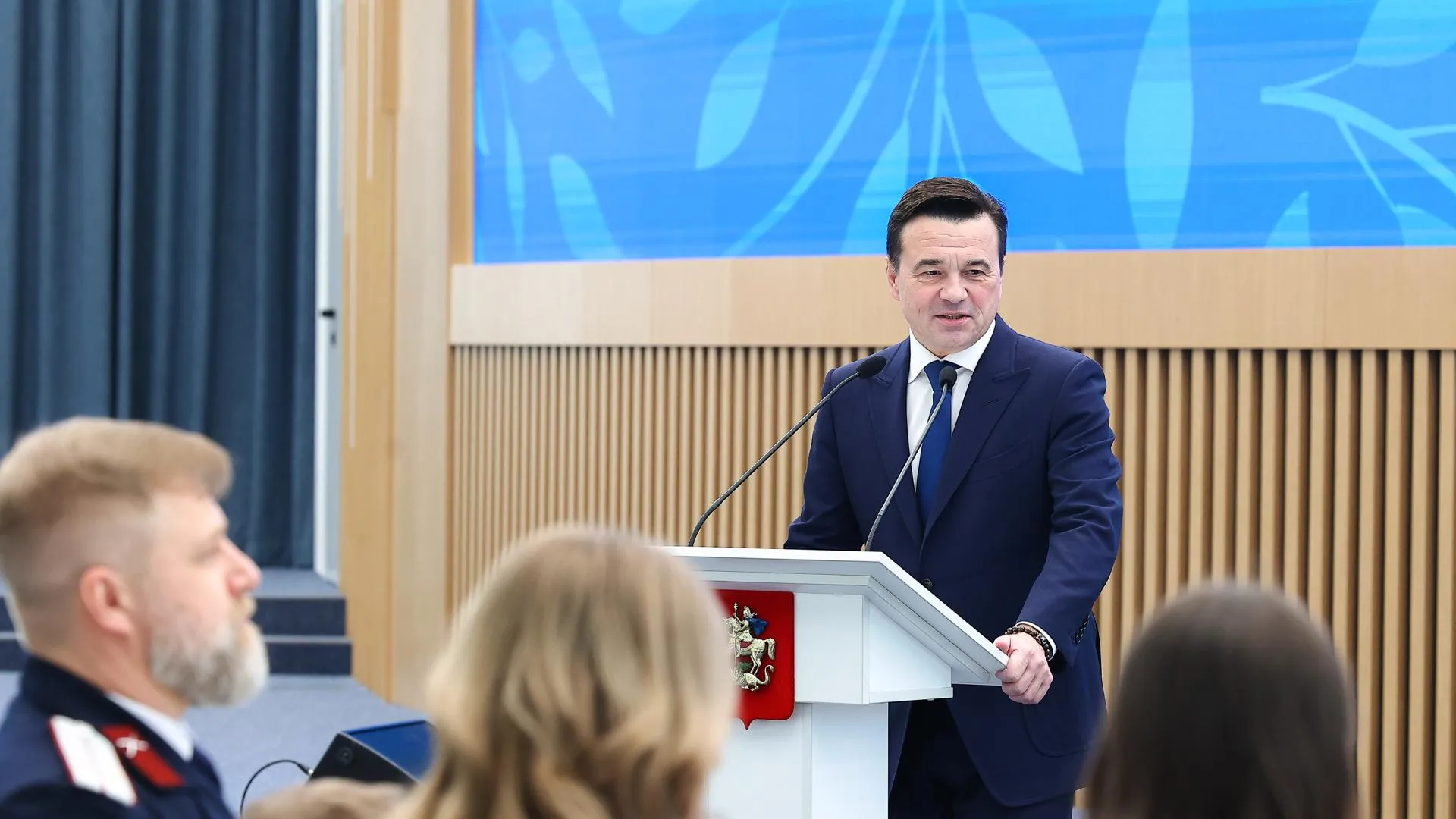 Губернатор Подмосковья вручил в Красногорске награды многодетным семьям