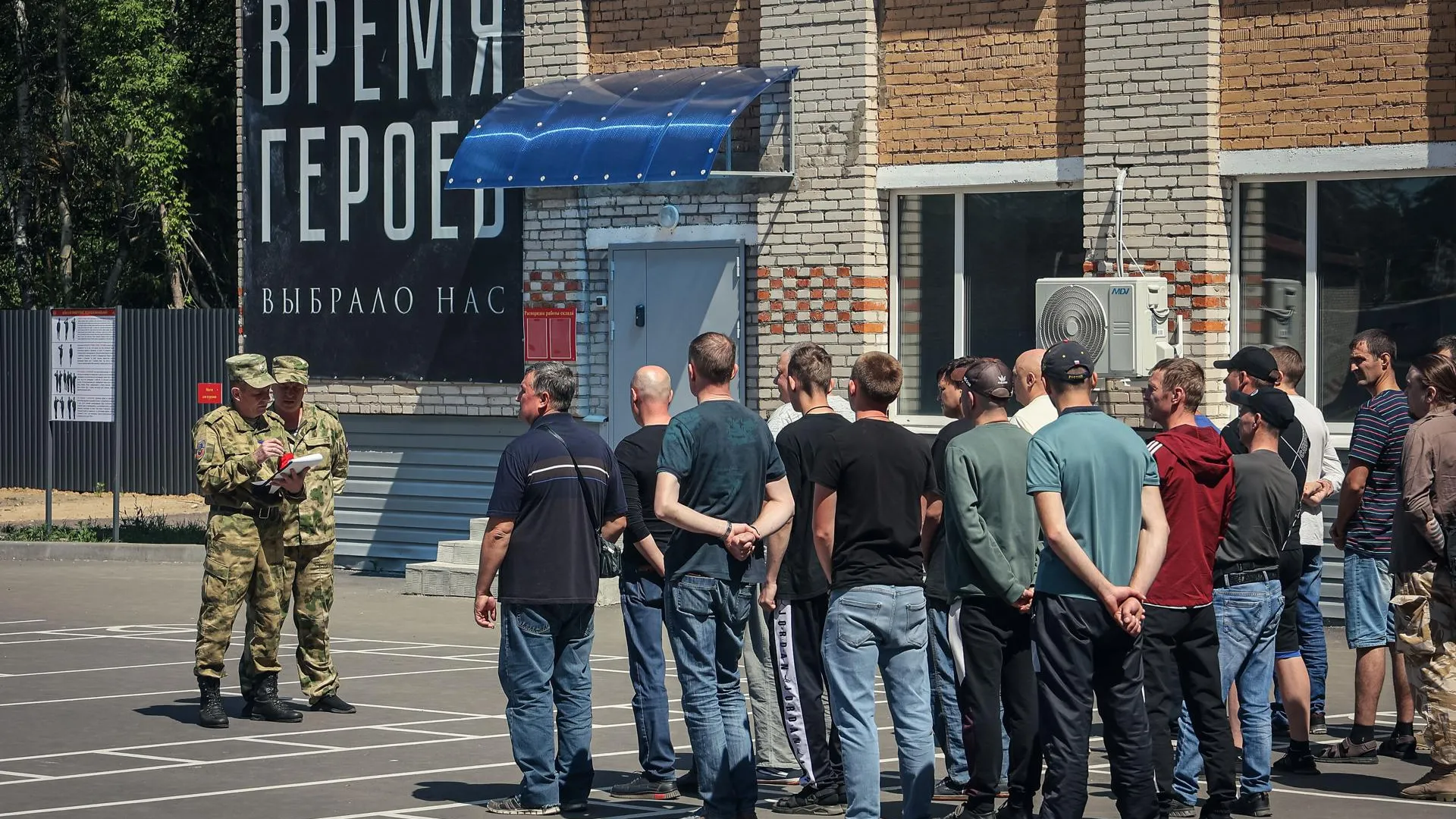 Без лишней бюрократии: депутат Жук о работе пункта контрактников в Балашихе
