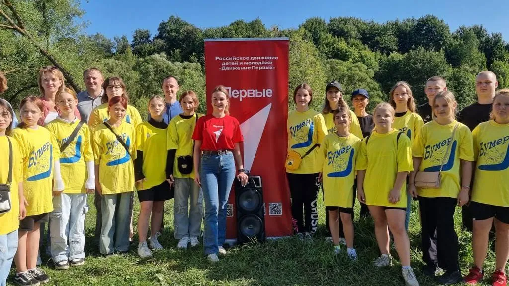 Плоггинг-забег «Движения Первых» в поселке Володарского посетили 20 активистов