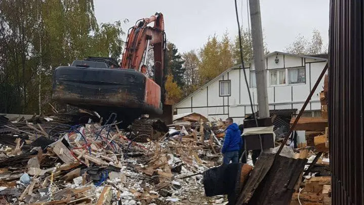 Нелегальные хостелы в Долгопрудном демонтируют после 7 лет судов
