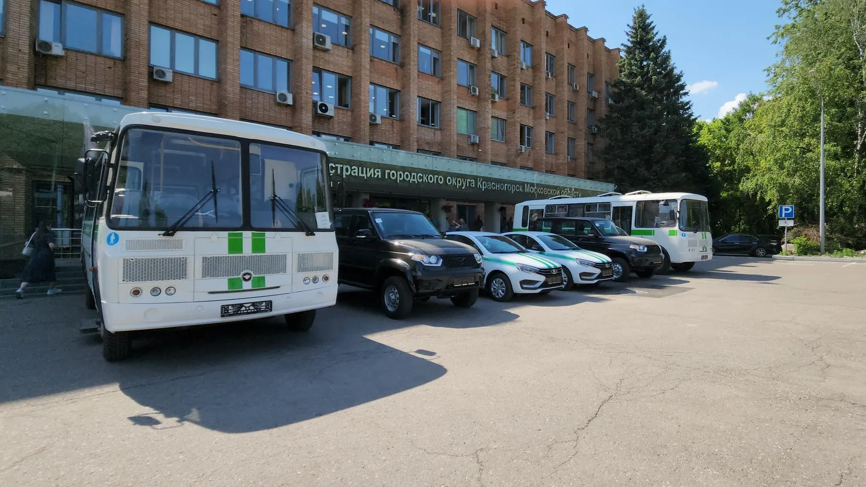 Новые автомобили передали судебным приставам Московской области