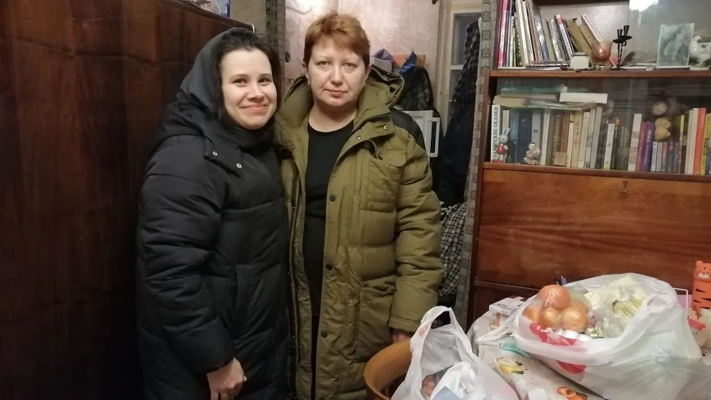 Волонтеры Подольска передали семье беженцев из ДНР продукты и необходимые вещи