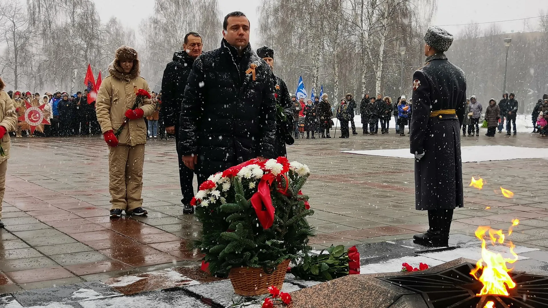 В Королеве возложили цветы к Вечному огню в годовщину контрнаступления под Москвой