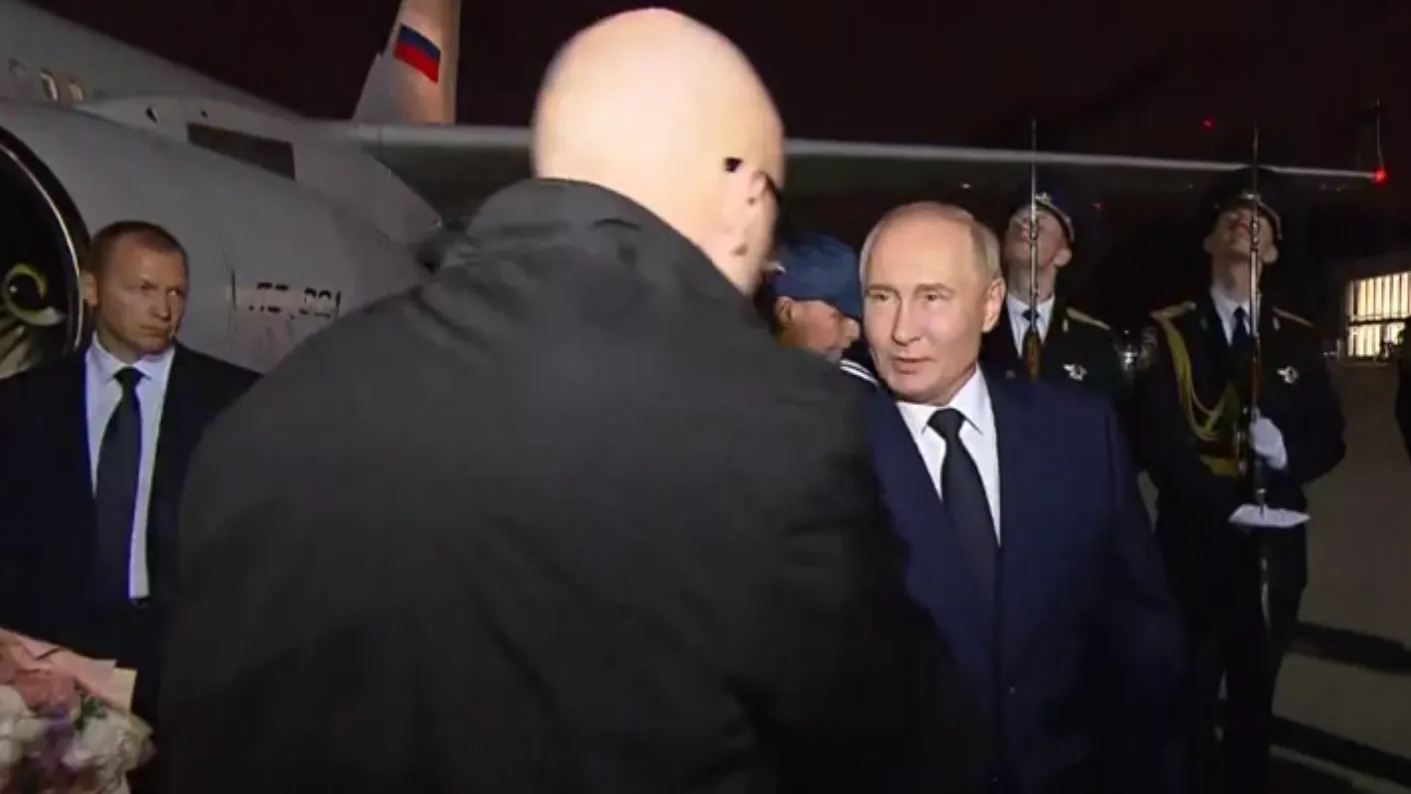 Путин лично встретил обменянных россиян во Внукове