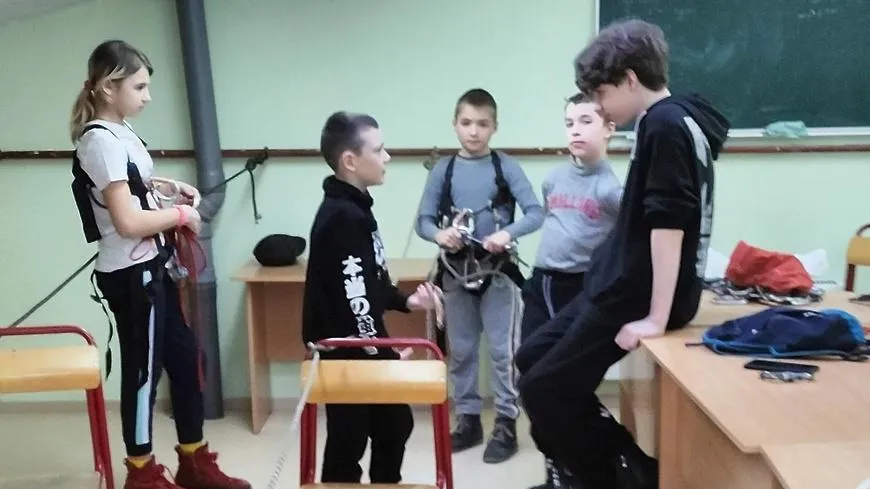 Юные спасатели Подольска узнали правила страховки альпинистским снаряжением