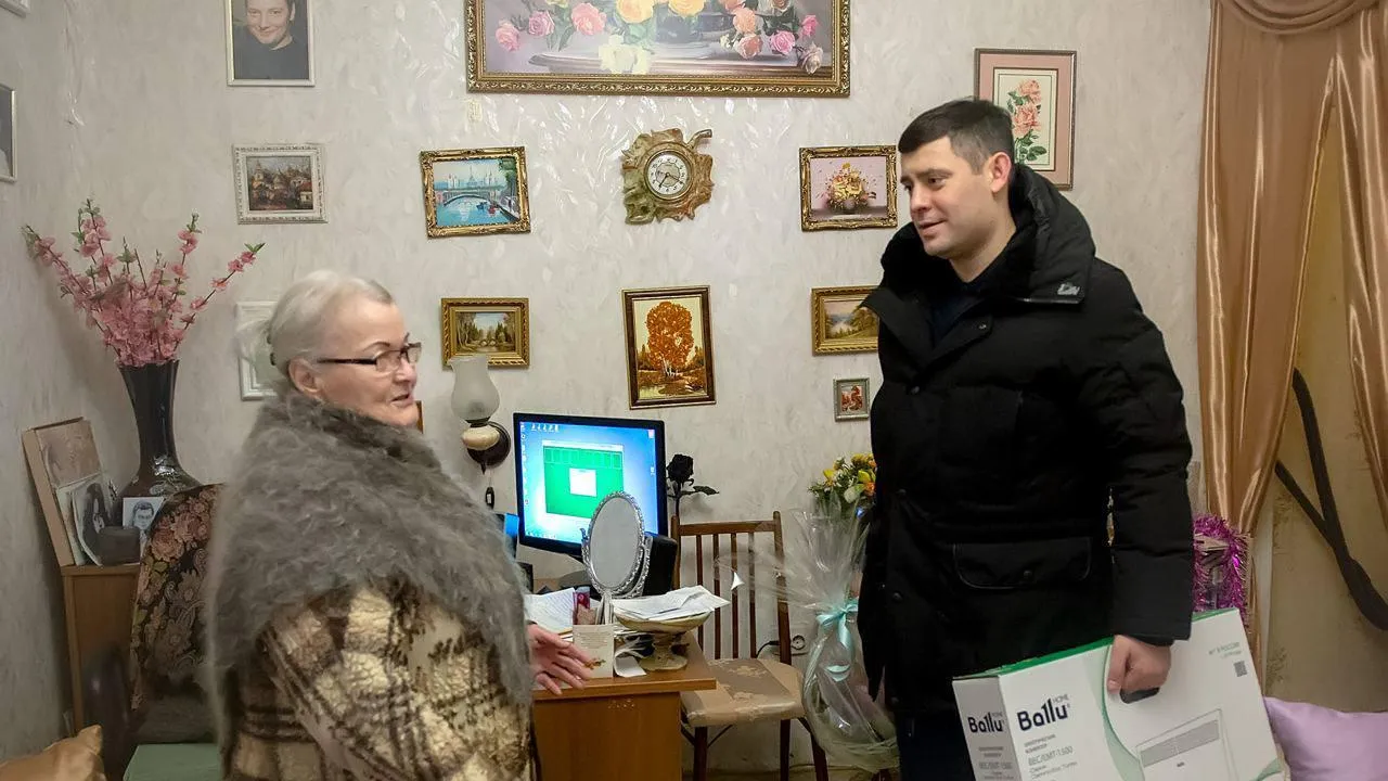 Глава Подольска привез обогреватель по просьбе местной жительницы