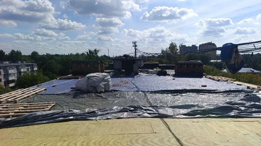 В Ногинске ремонтируют крыши двух многоквартирных домов