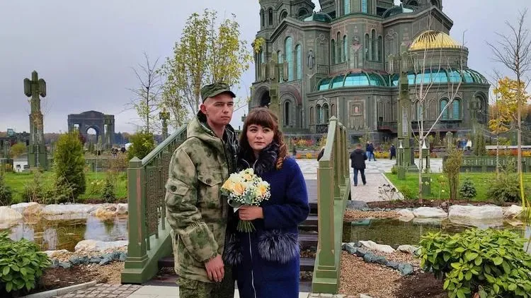 Мобилизованный житель Луховиц расписался с невестой в Музейно‑храмовом комплексе ВС РФ