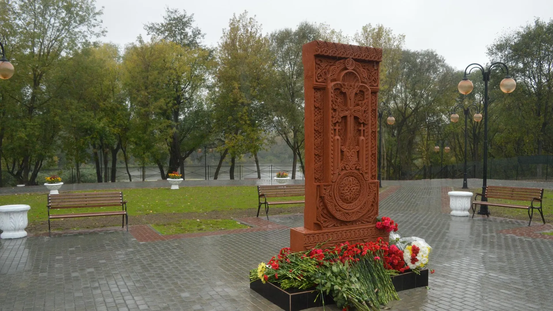 В Серпухове установили хачкар в память о погибших и невинно убиенных