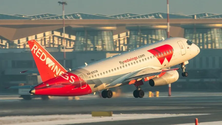 В Петербурге из-за сильного снегопада задержаны порядка 40 рейсов