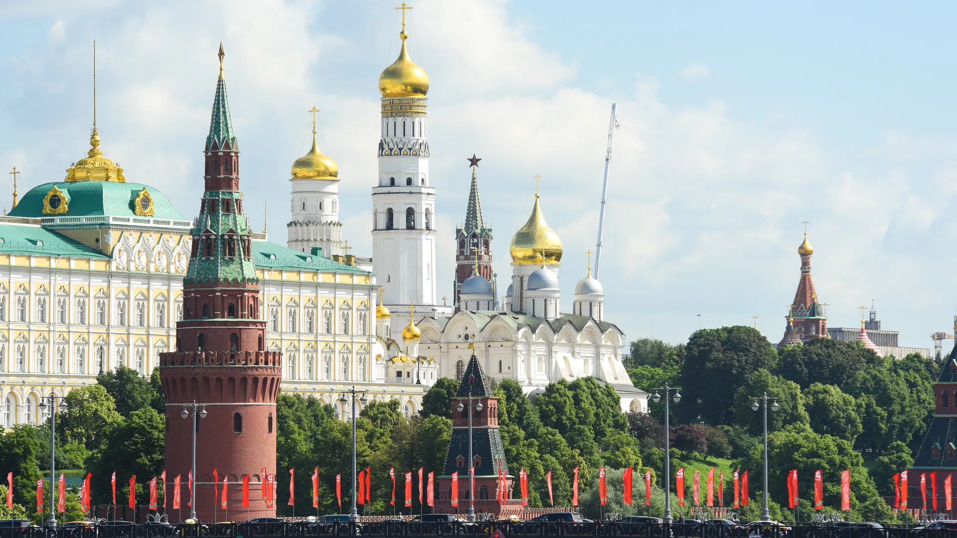 Кремль заявил о впадении НАТО в «военный экстаз»