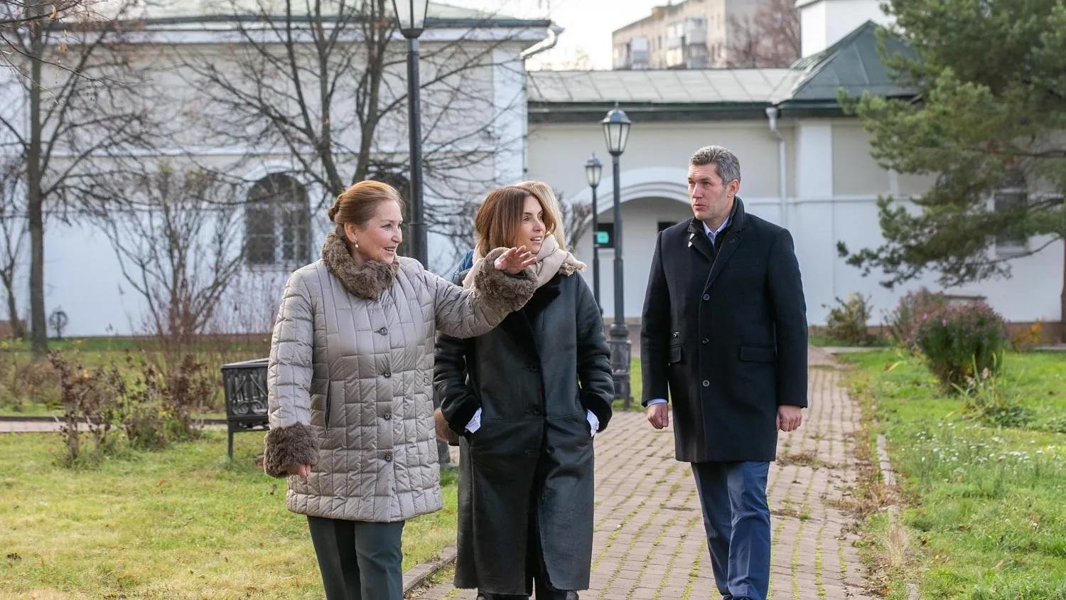 Руководитель комитета по туризму Подмосковья осмотрела церковь в Дубровицах Подольска
