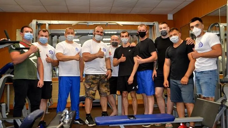 Чемпион мира по армрестлингу провел мастер‑класс для полицейских в Долгопрудном