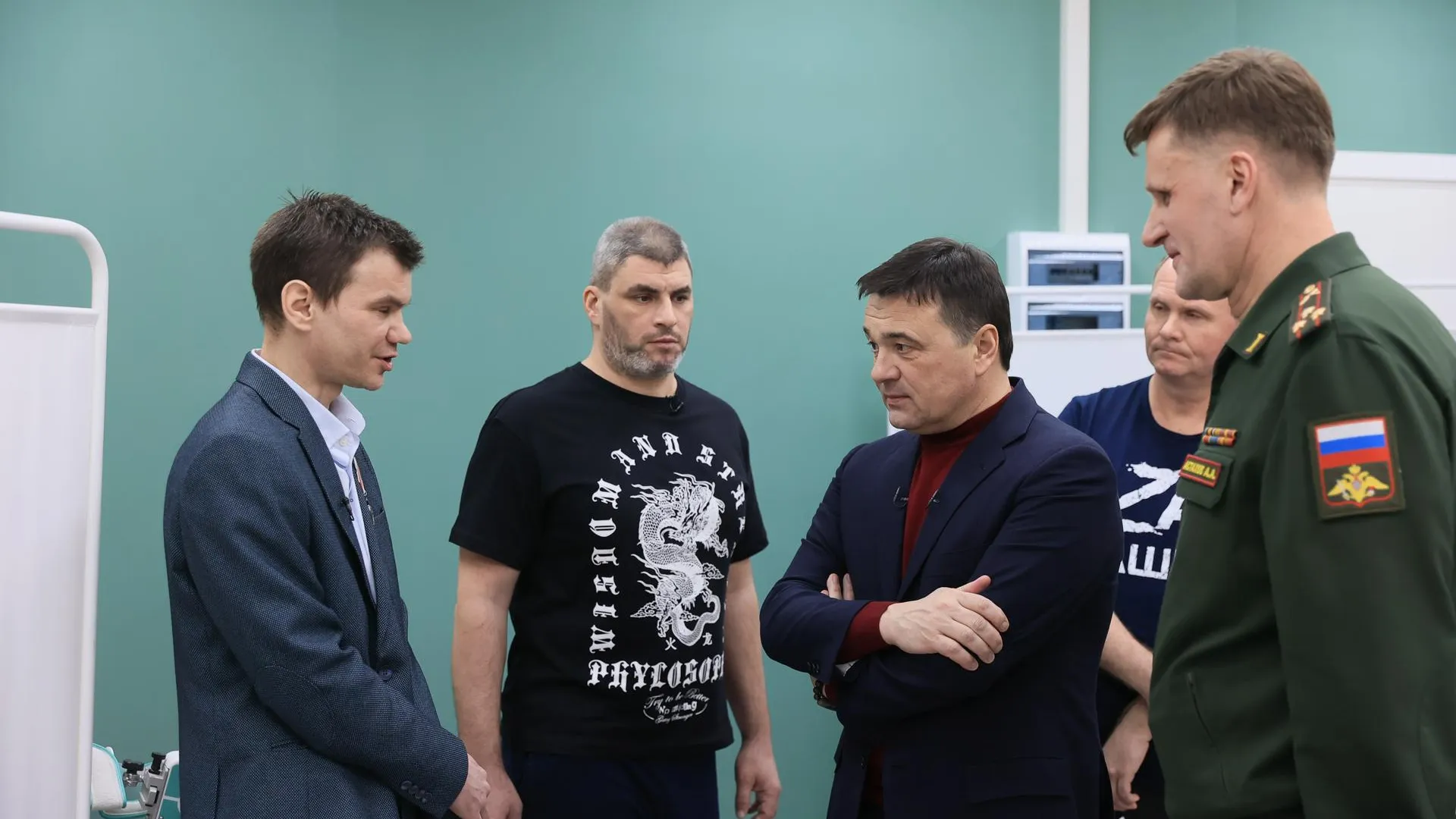 Андрей Воробьев назвал героями проходящих лечение в госпитале Подмосковья участников СВО