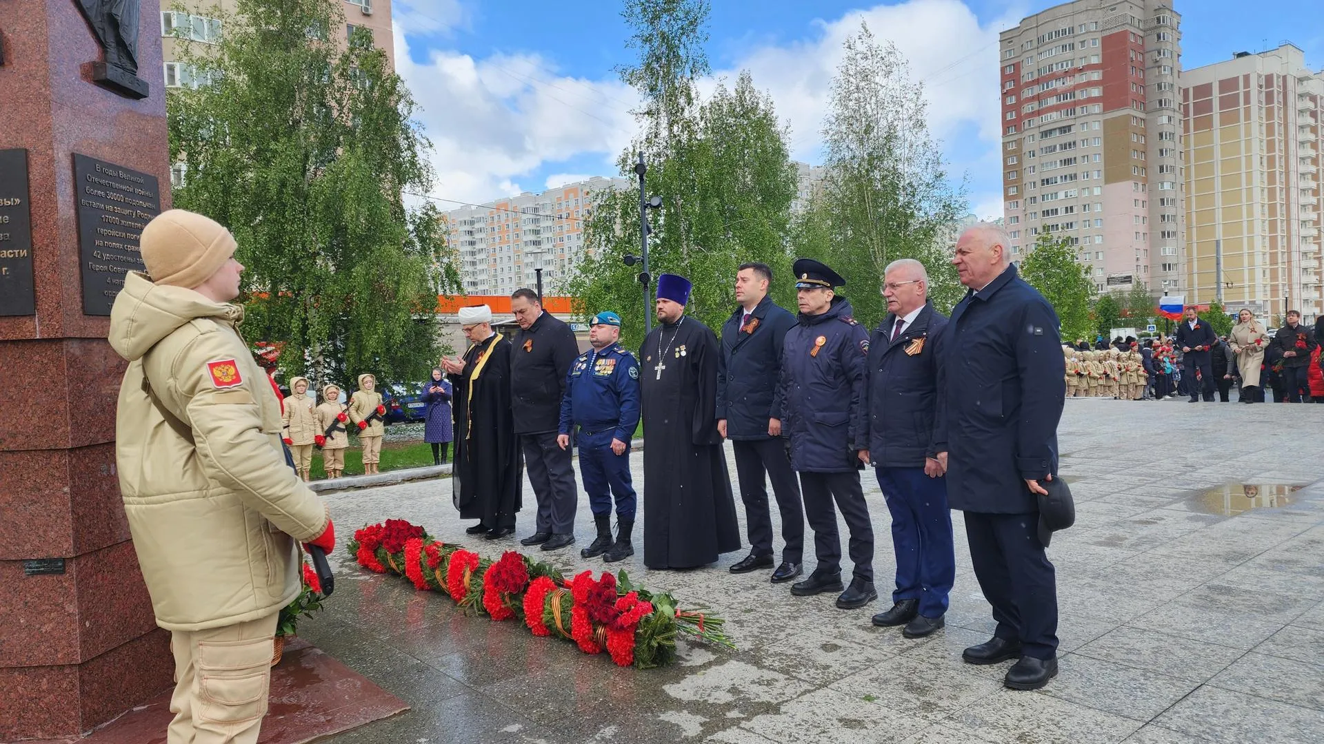 Глава Подольска возложил цветы к стеле «Населенный пункт воинской доблести»