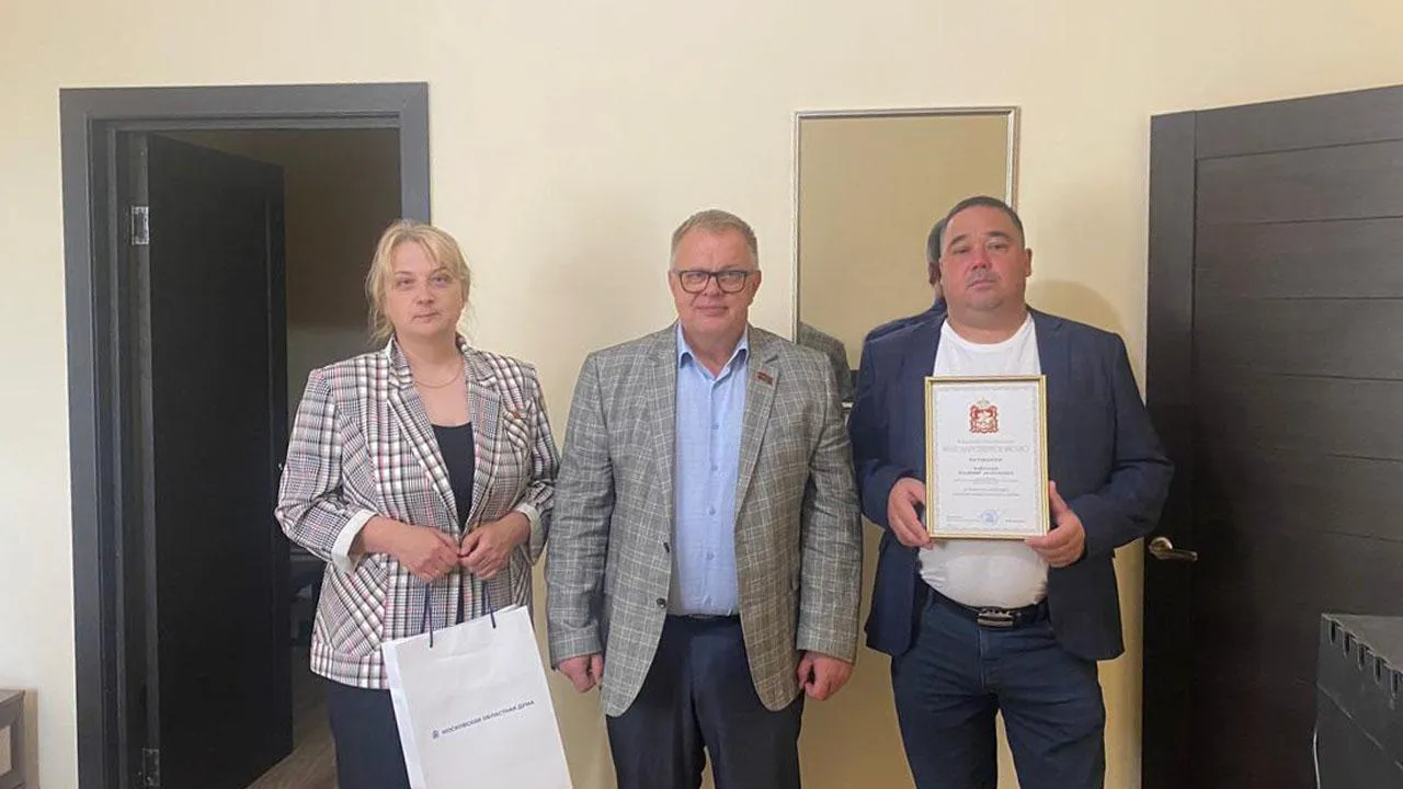 Депутат Наумов поблагодарил главу ООО «АРХИДОМ» за капремонт школ в Домодедове