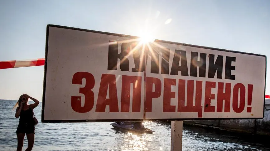 «Купание запрещено»: 6 инфекций, которые можно подхватить в пруду или речке
