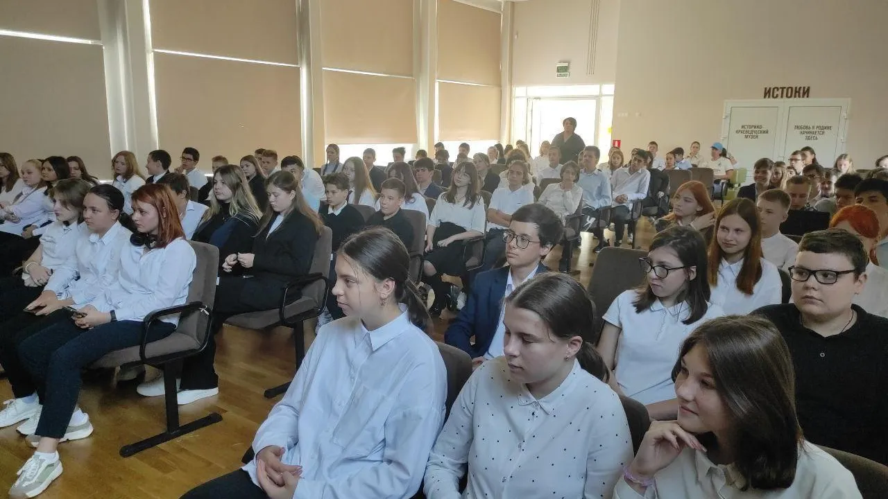 В школе Домодедова прошла встреча с трехкратной чемпионкой РФ по боксу