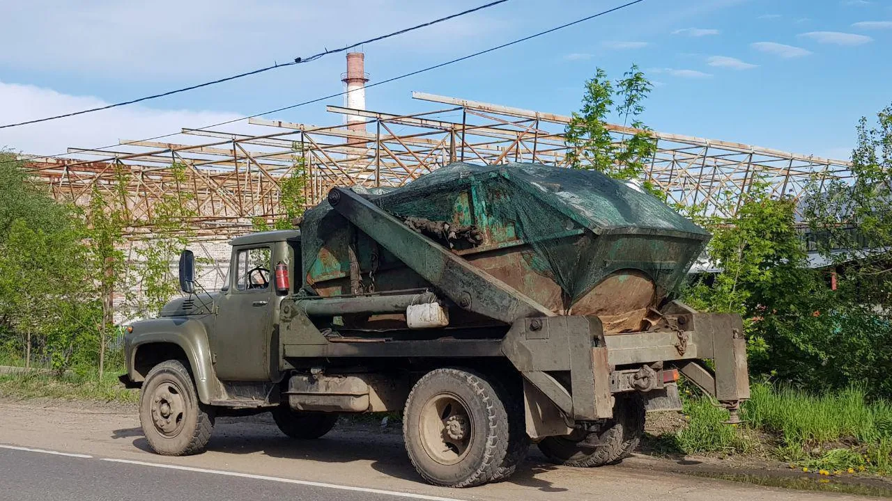 В Можайском округе задержали нелегальные грузовики с мусором