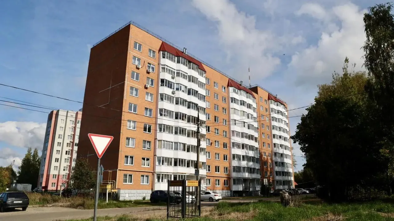 В Волоколамске обновили фасад и инженерные сети домов на Пороховской