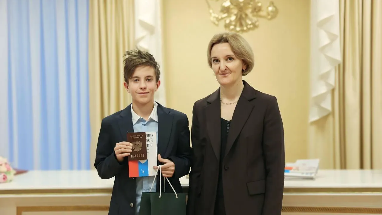 Более 20 юных жителей Волоколамского округа получили первый в жизни паспорт РФ