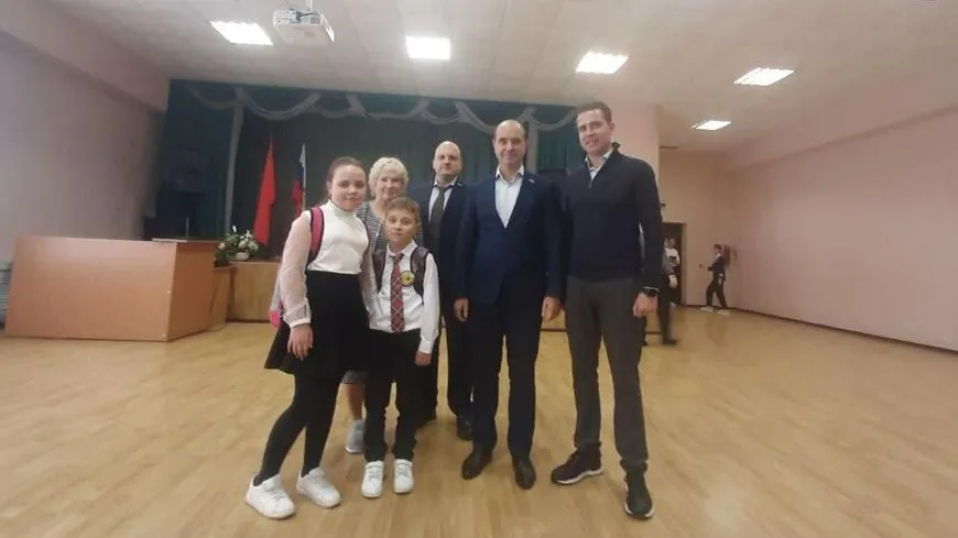 Депутат Мособлдумы Антонова передала школьные принадлежности детям из Люберец