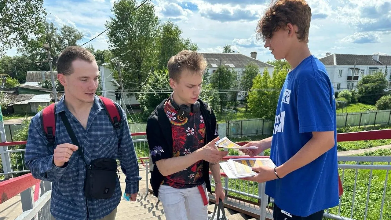 «Молодая Гвардия» Можайска рассказала сверстникам об опасностях на железной дороге