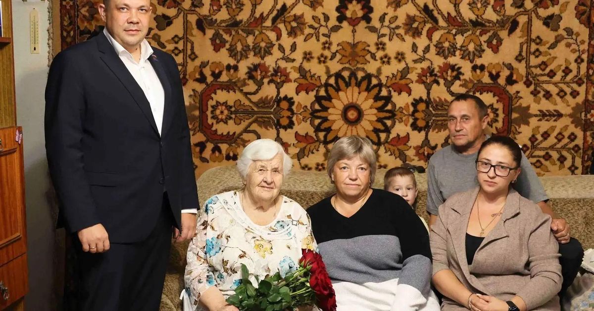 В Павлово-Посадском округе поздравили с 90-летием ветерана труда