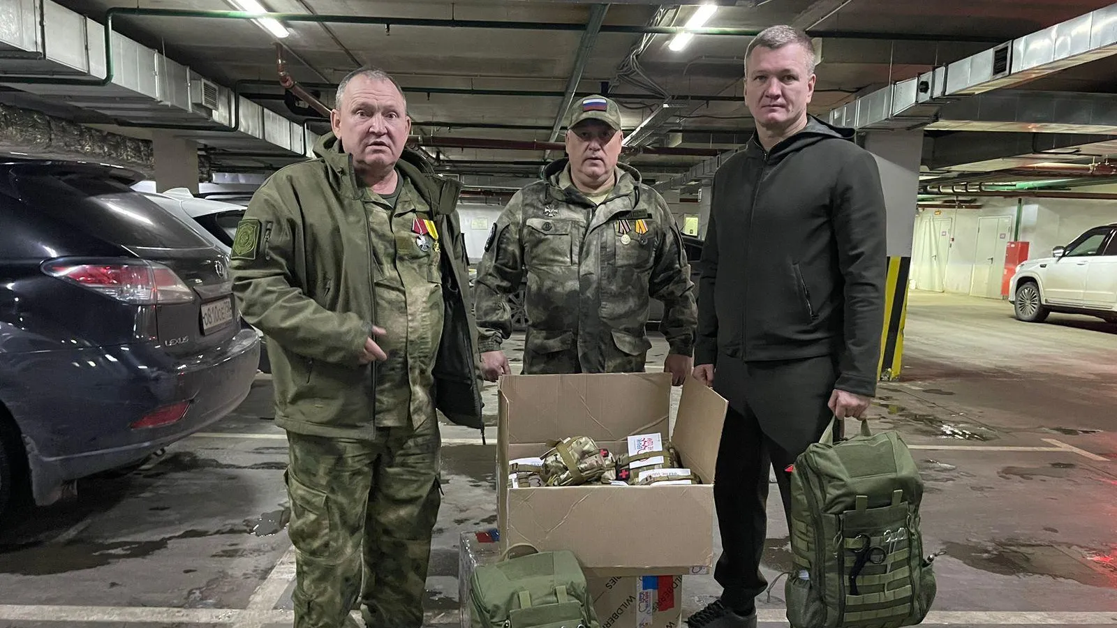 Депутат Дениско передал тактические аптечки бойцам из Люберец в зону СВО